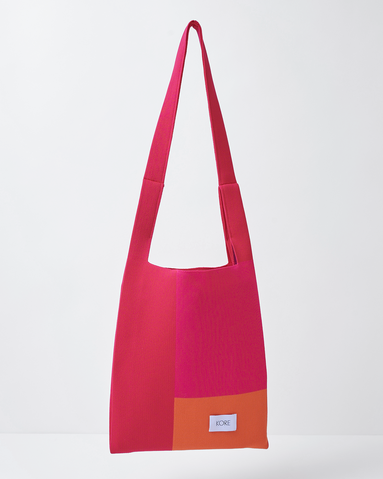 Square L in Berry Orange Block 再生ポリエステルを使用した純国産