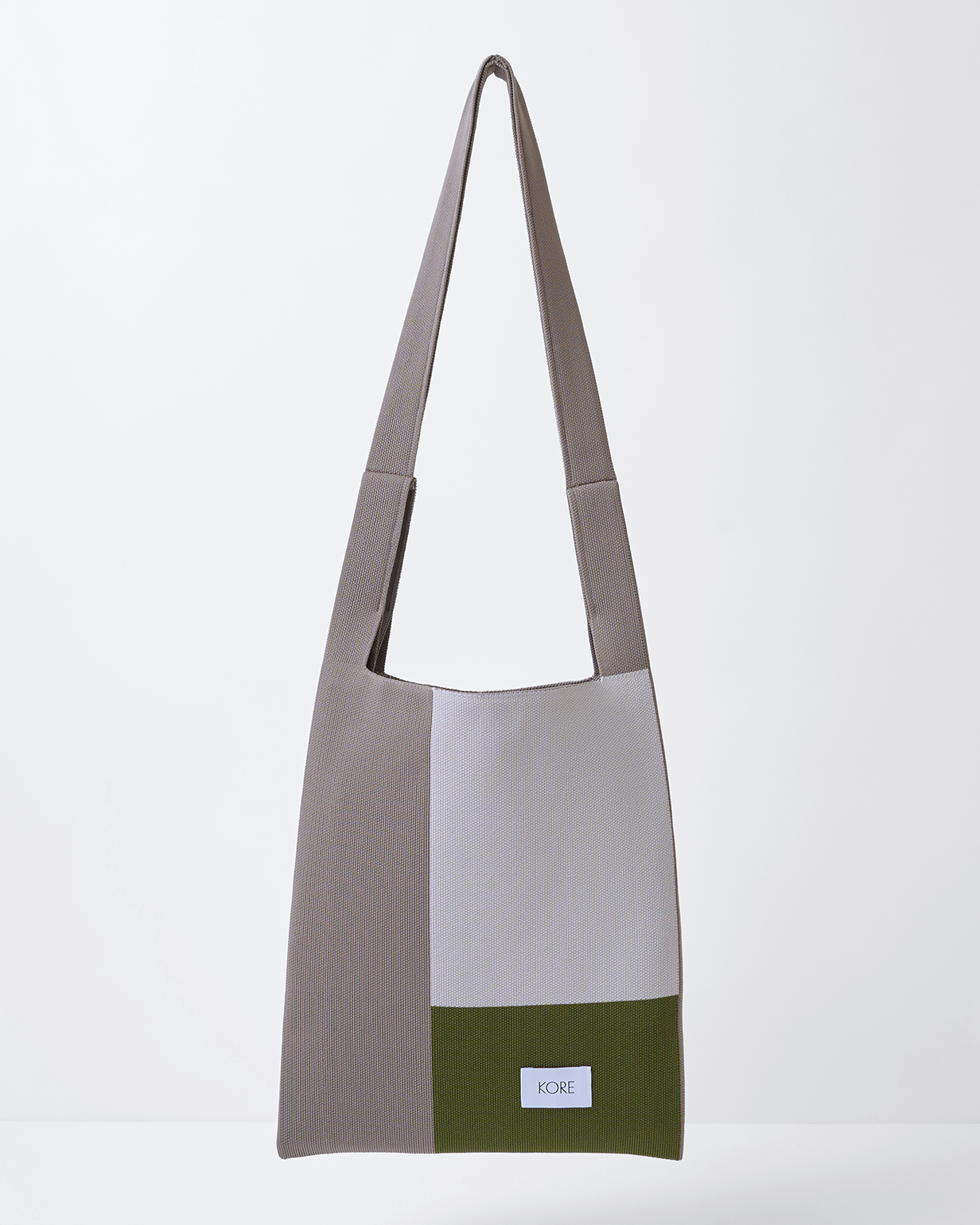 Square L in Earth Brown Block 再生ポリエステルを使用した純国産