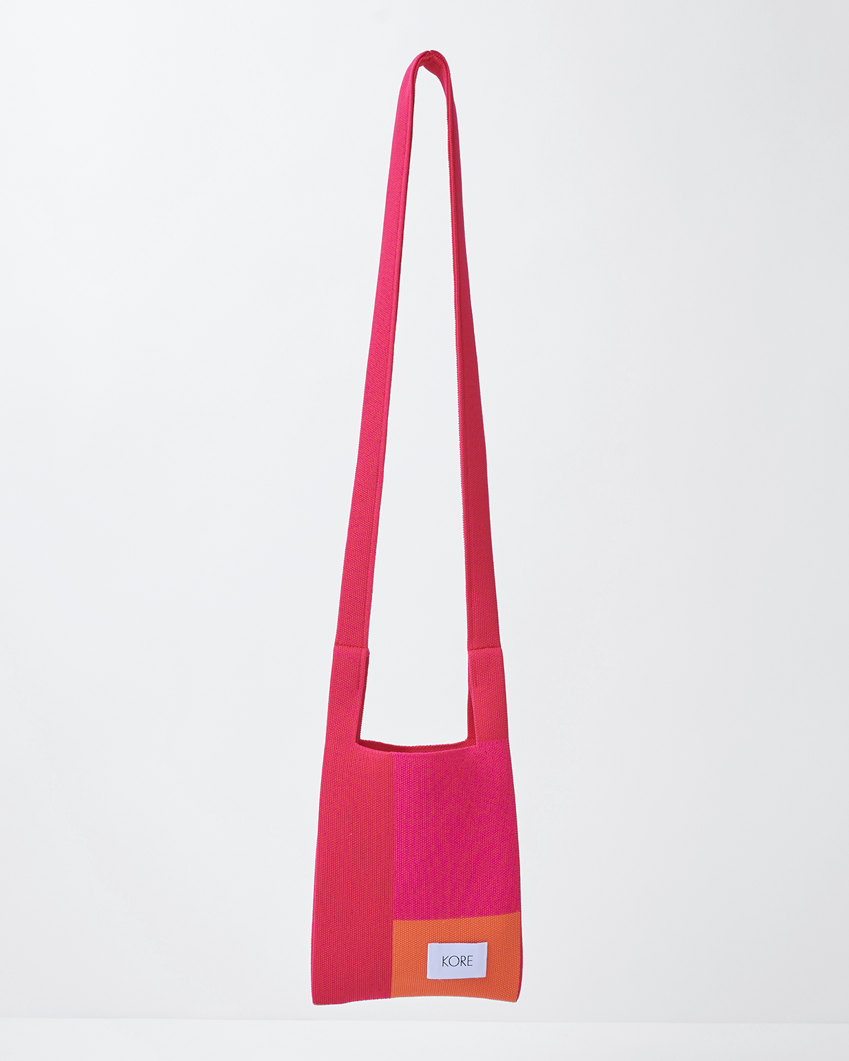 Square S in Berry Orange Block 再生ポリエステルを使用した純国産